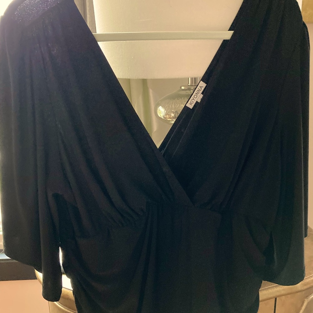 Black Kiyonna plus Sz 2 runched sides top